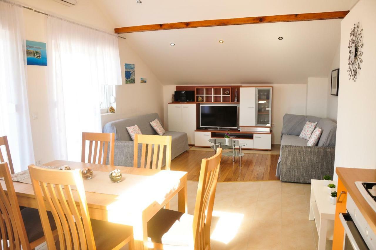 Rustic Apartment Mariva Любач Экстерьер фото